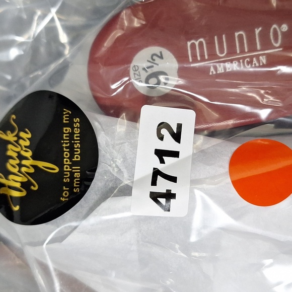 Munro American Leather Red Bow Low Wedge Kitten Heel Sandals Size 9.5N - Picture 15 of 15